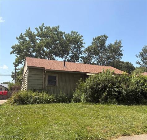 2017 Willowrow Avenue NE Canton OH 44705