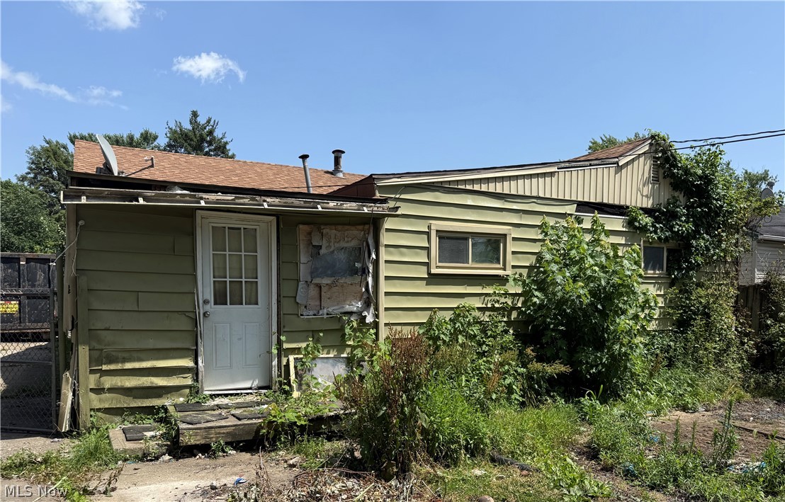 2017 Willowrow Avenue NE Canton OH 44705