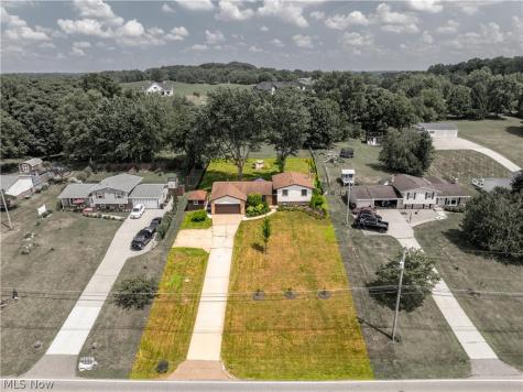 7328 Lake O Springs Avenue NW North Canton OH 44720