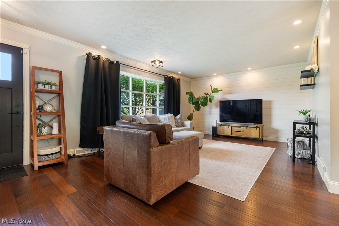 7328 Lake O Springs Avenue NW North Canton OH 44720