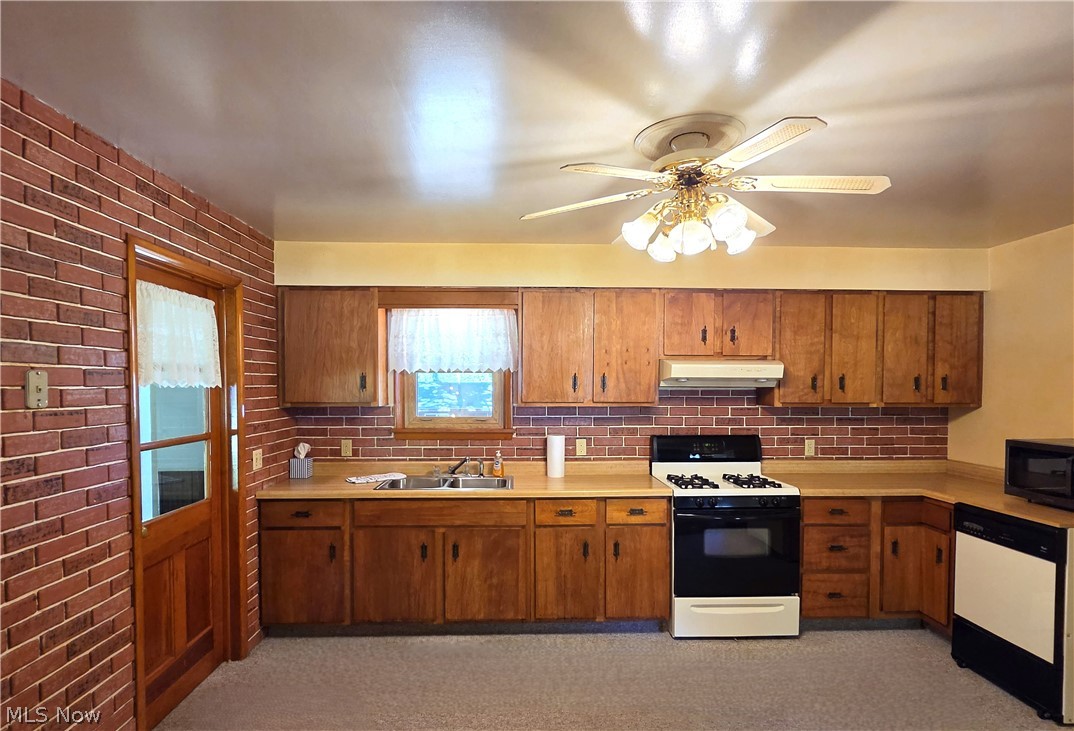 137 Richard Street Geneva OH 44041