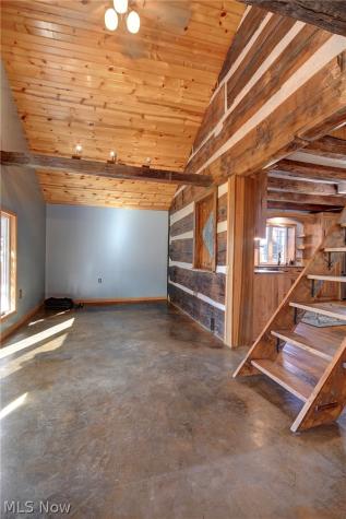 6075 Paris Avenue NE Louisville OH 44641