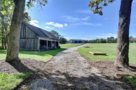 6075 Paris Avenue NE Louisville OH 44641