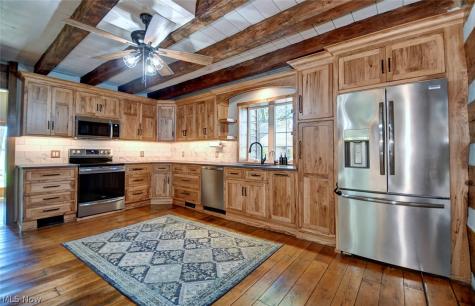6075 Paris Avenue NE Louisville OH 44641