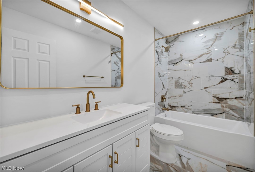 7602 Hickory Oakwood Village OH 44146