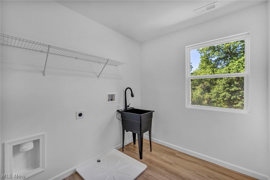 7602 Hickory Oakwood Village OH 44146