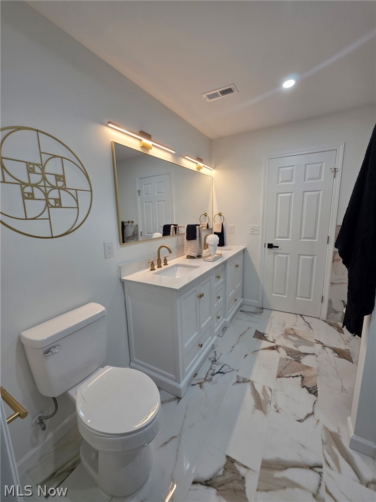 7602 Hickory Oakwood Village OH 44146