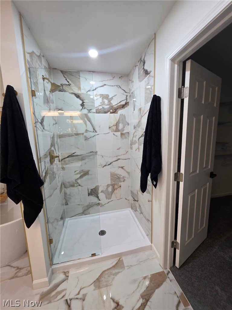 7602 Hickory Oakwood Village OH 44146
