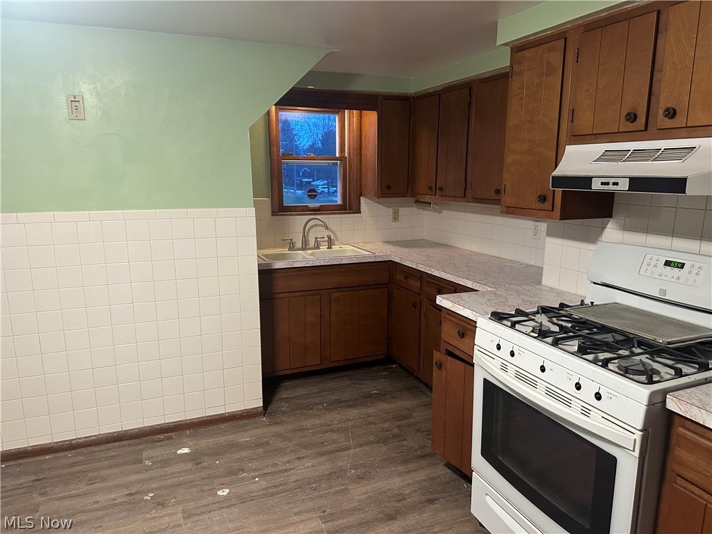 330 Sanderson Avenue Campbell OH 44405