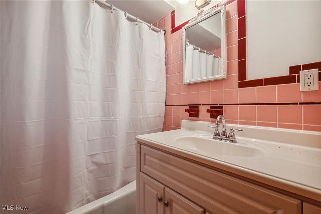 1806 Oak Hill Drive Kent OH 44240