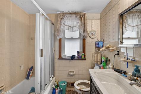 7146 W Parkview Drive Parma OH 44134