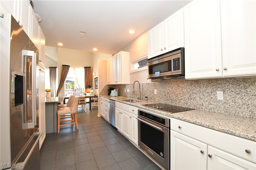 381 W Glengary Circle Highland Heights OH 44143