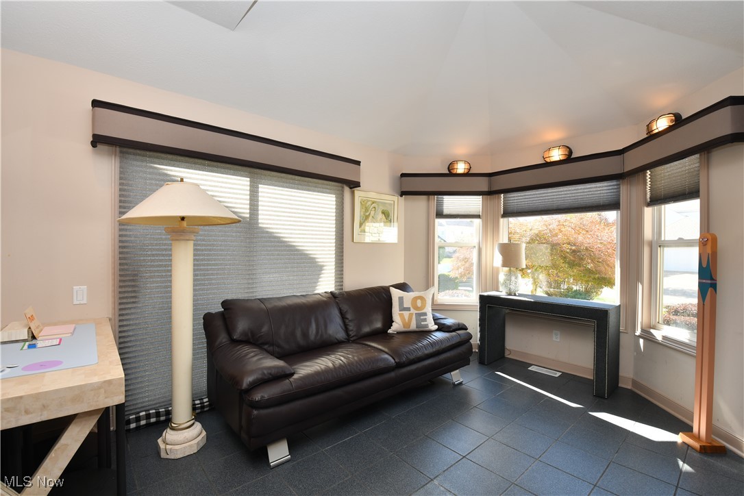 381 W Glengary Circle Highland Heights OH 44143