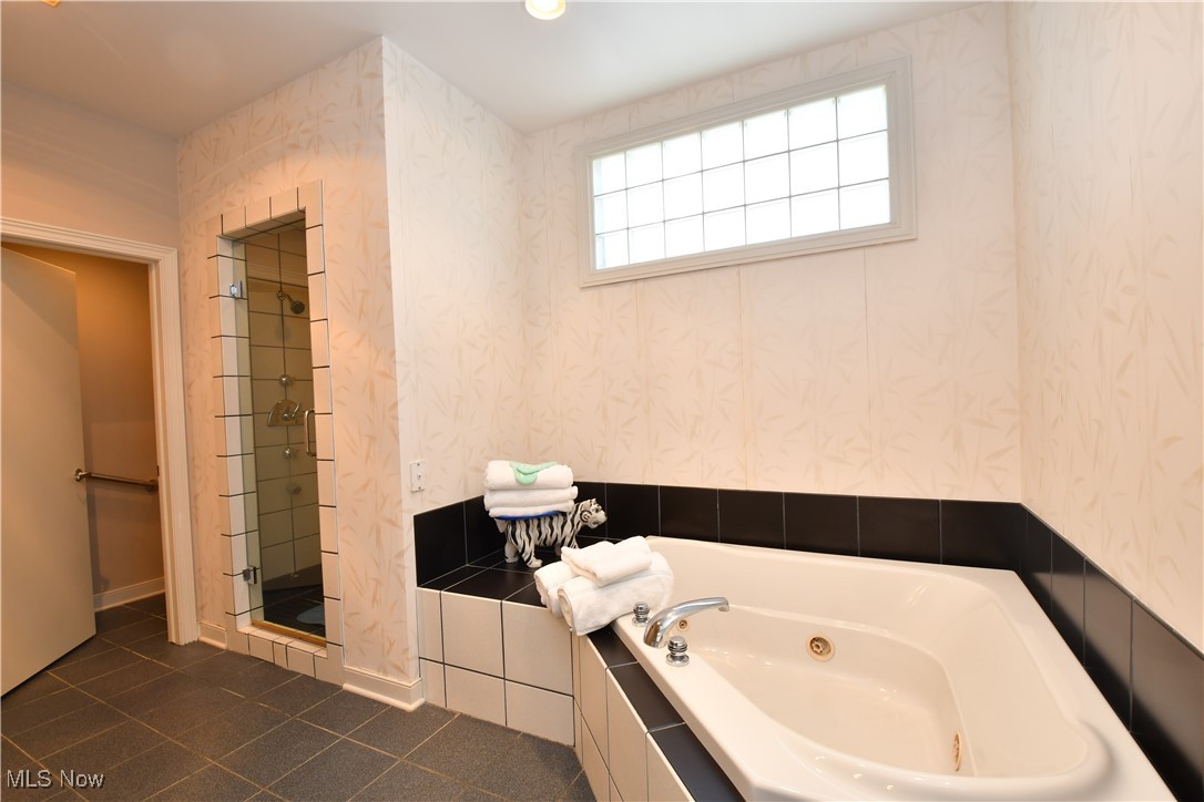 381 W Glengary Circle Highland Heights OH 44143