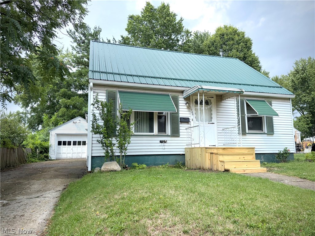 1049 Mckinley Street NE Warren OH 44483