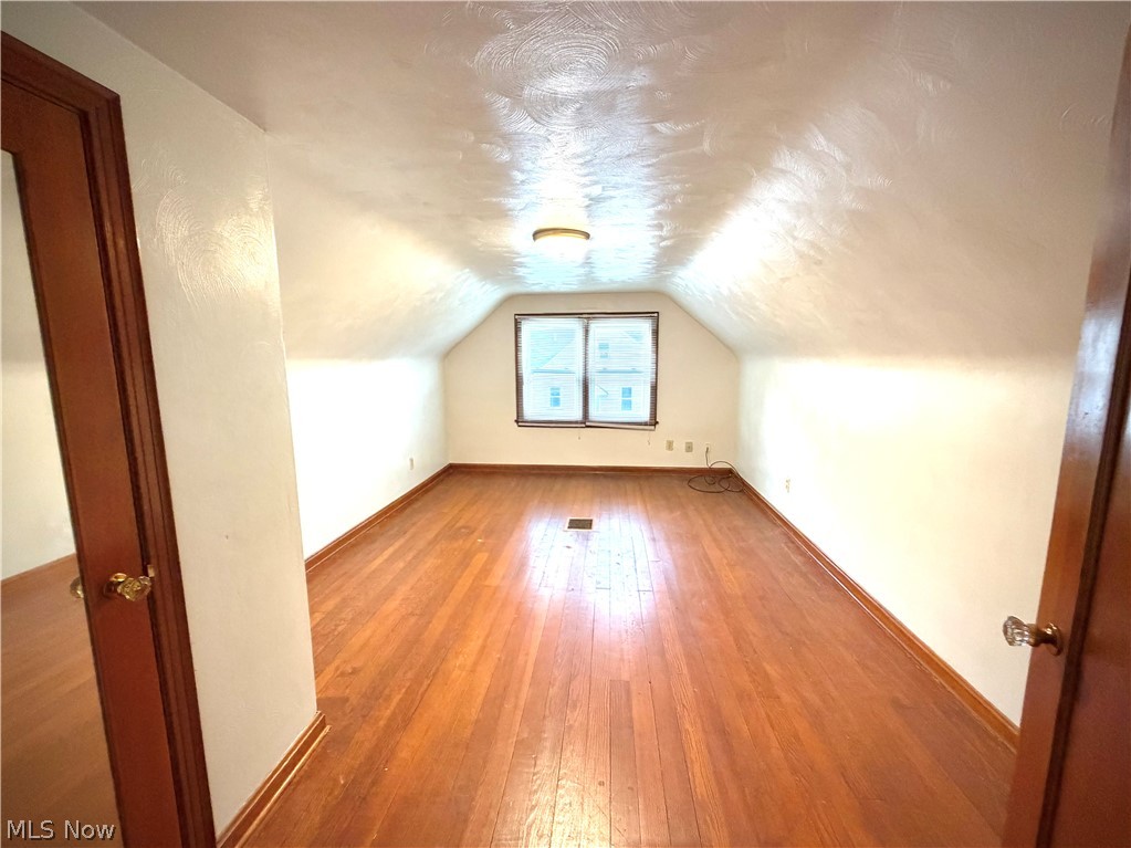 1049 Mckinley Street NE Warren OH 44483