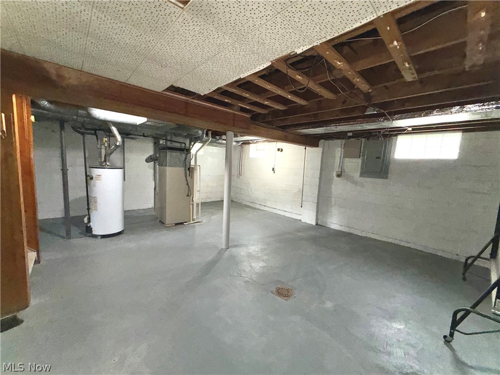 1049 Mckinley Street NE Warren OH 44483