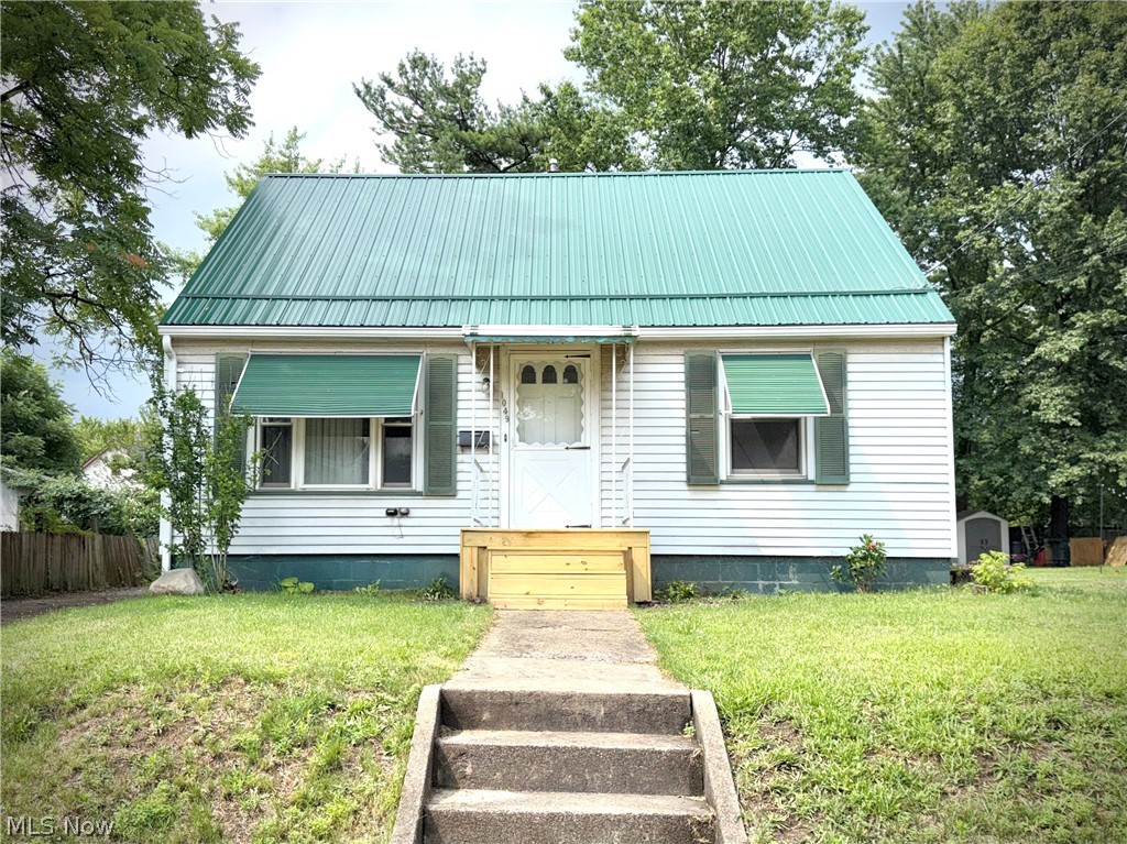 1049 Mckinley Street NE Warren OH 44483