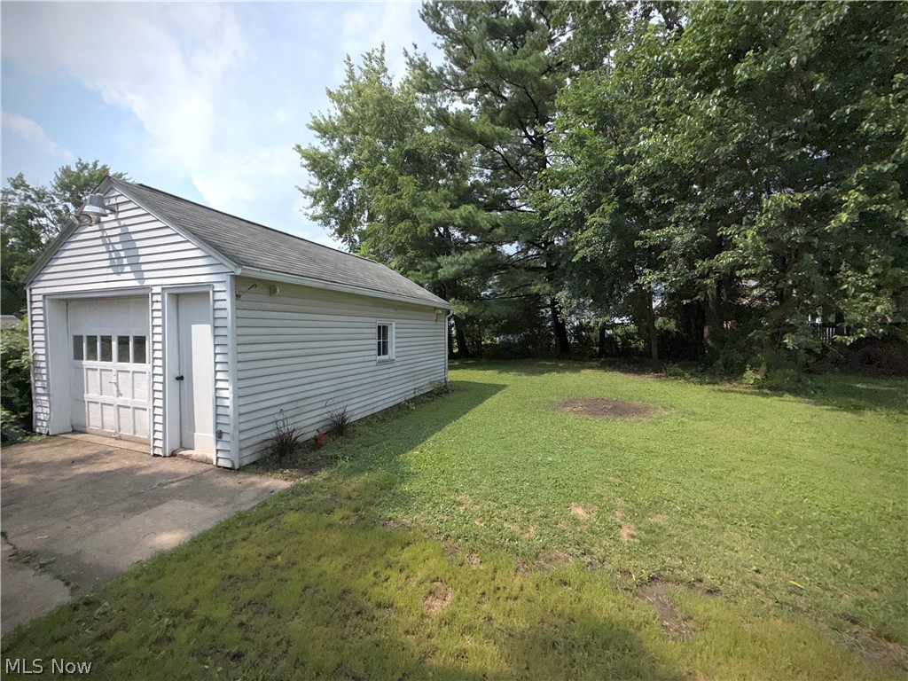 1049 Mckinley Street NE Warren OH 44483