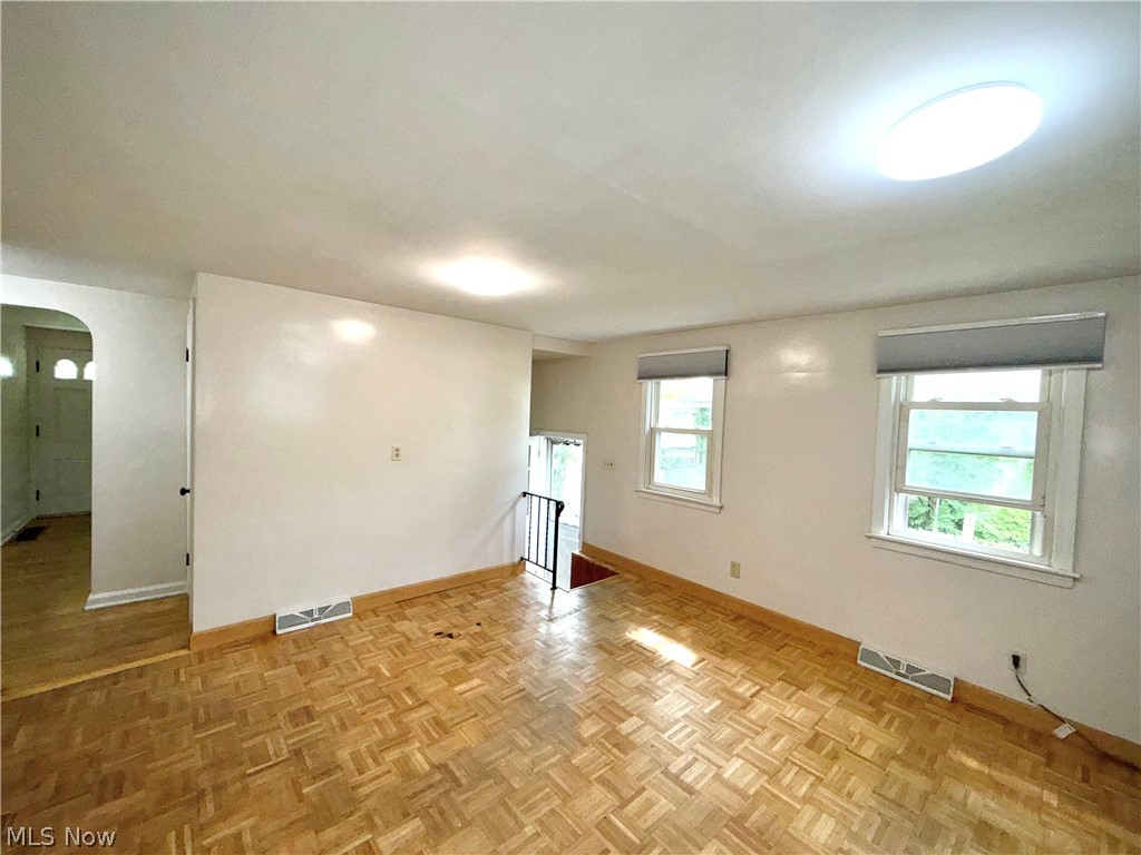 1049 Mckinley Street NE Warren OH 44483