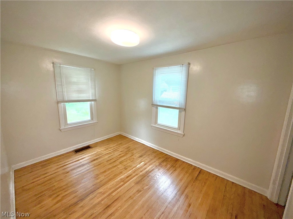1049 Mckinley Street NE Warren OH 44483