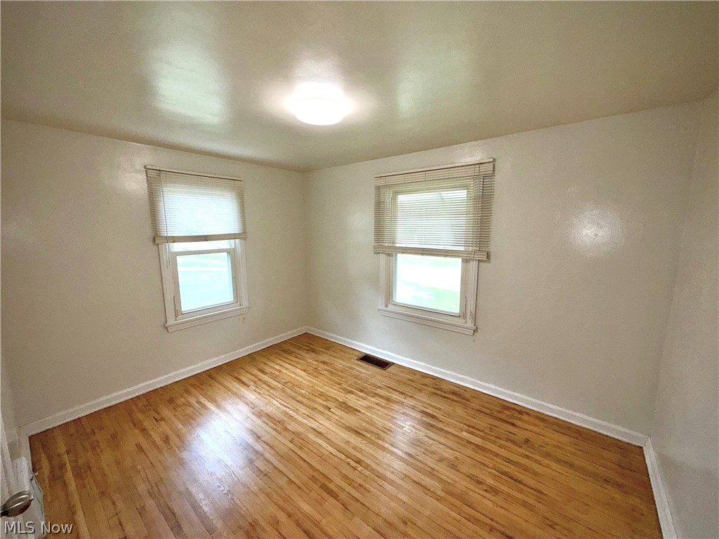 1049 Mckinley Street NE Warren OH 44483