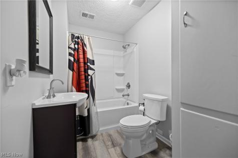 7833 Baumhart Road Amherst OH 44001