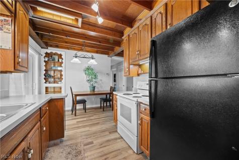 7833 Baumhart Road Amherst OH 44001