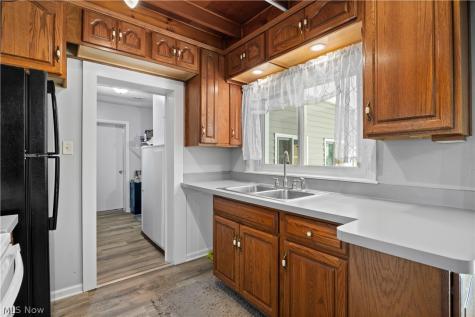 7833 Baumhart Road Amherst OH 44001