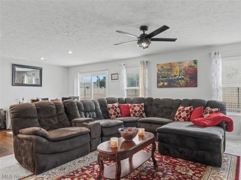 346 Lakewick Lane Willowick OH 44095