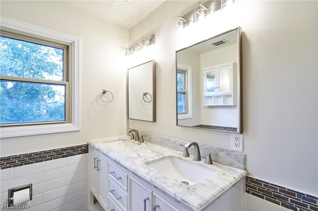 4368 Norona Drive Cuyahoga Falls OH 44224