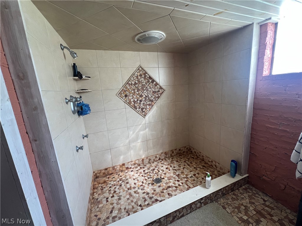 226 Dover Road NE Sugarcreek OH 44681
