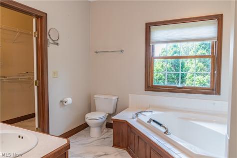 125 Pin Oak Trail Seville OH 44273