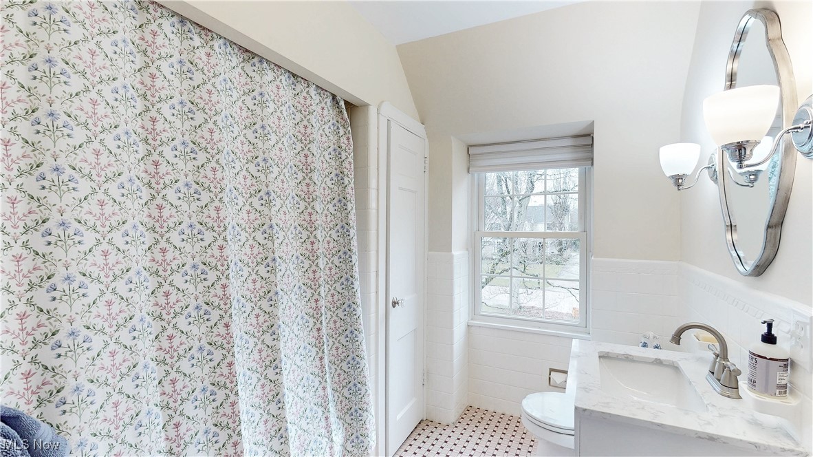 22449 Calverton Road Shaker Heights OH 44122