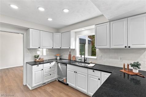 2131 Newbury Drive Cleveland OH 44112