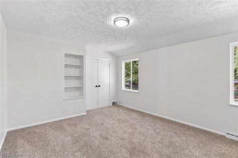 2131 Newbury Drive Cleveland OH 44112