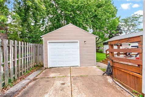 6806 Dartworth Drive Parma OH 44129