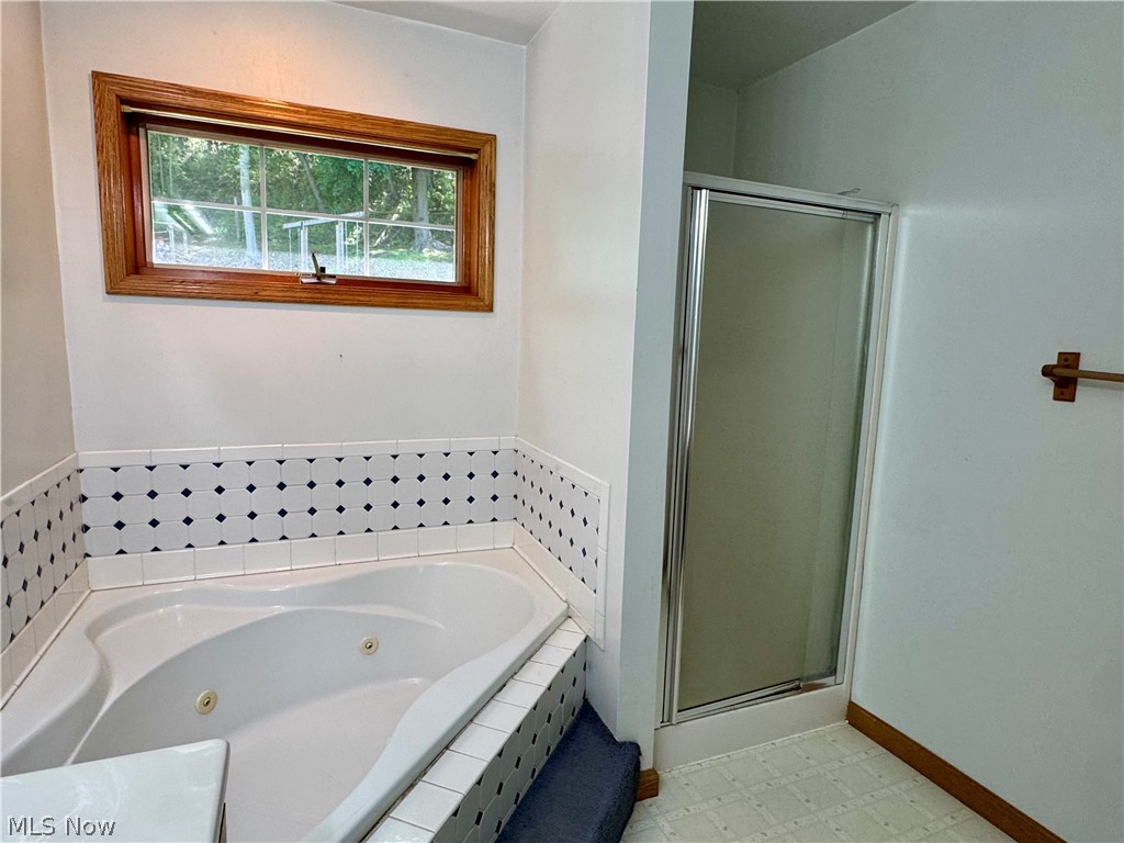 828 Green Drive Coshocton OH 43812