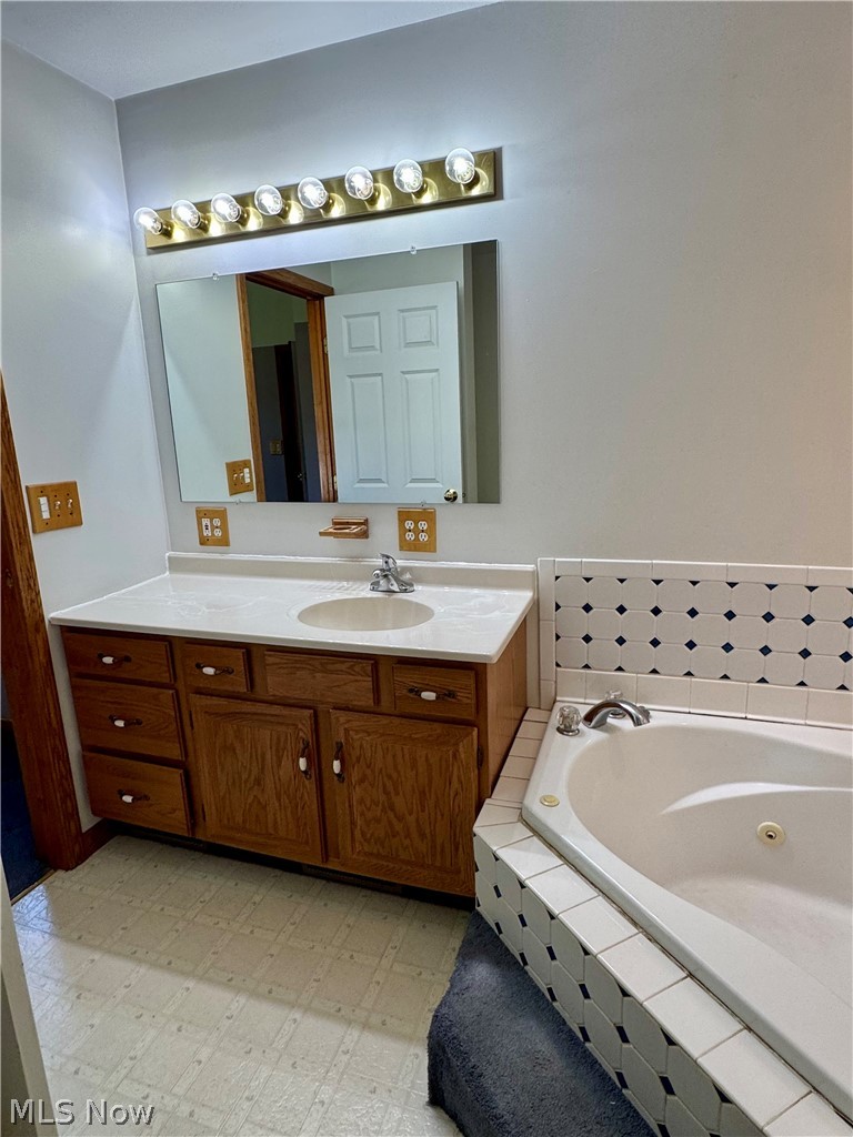 828 Green Drive Coshocton OH 43812