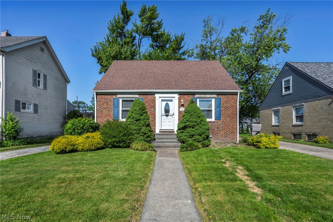 208 Longfellow Street Elyria OH 44035