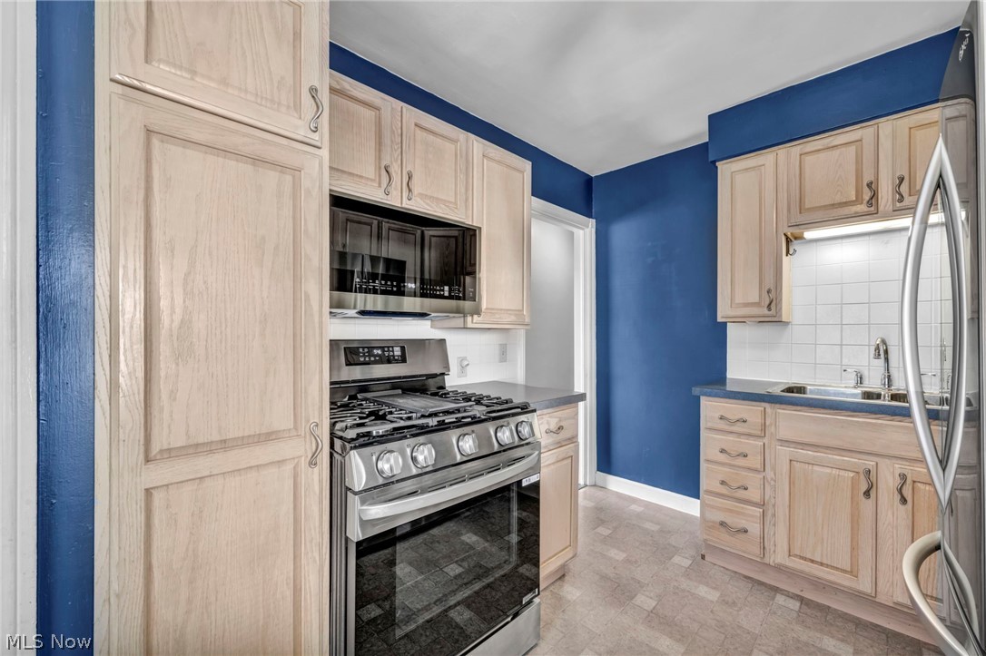 208 Longfellow Street Elyria OH 44035