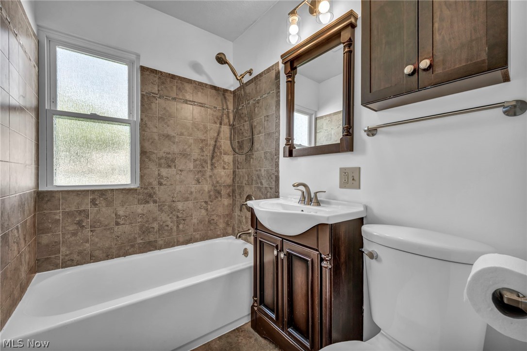 208 Longfellow Street Elyria OH 44035
