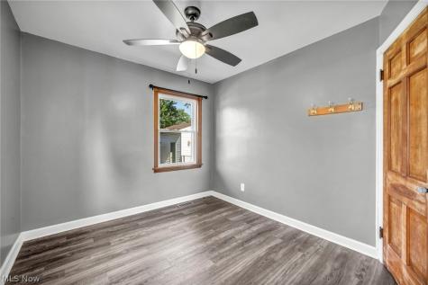 208 Longfellow Street Elyria OH 44035