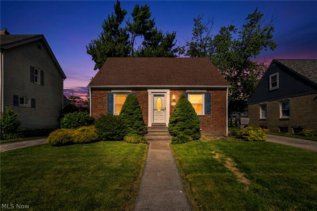 208 Longfellow Street Elyria OH 44035