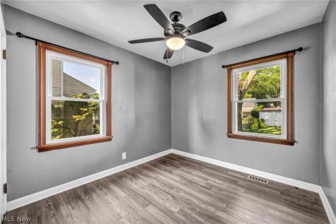 208 Longfellow Street Elyria OH 44035