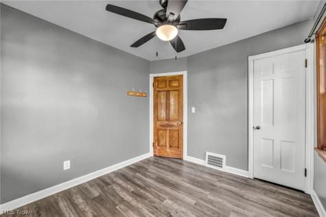 208 Longfellow Street Elyria OH 44035