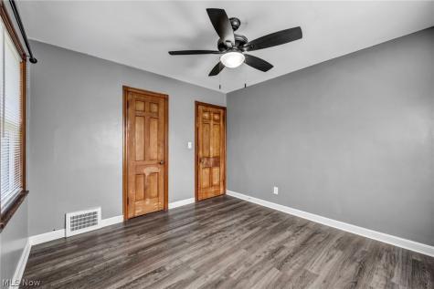 208 Longfellow Street Elyria OH 44035