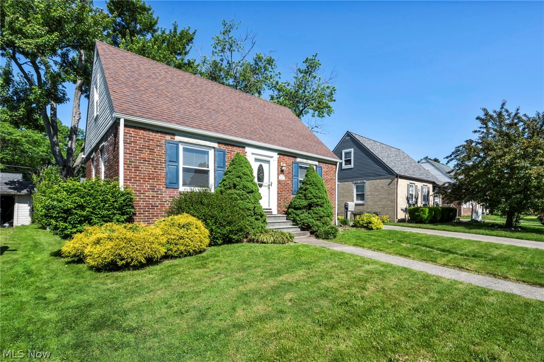 208 Longfellow Street Elyria OH 44035