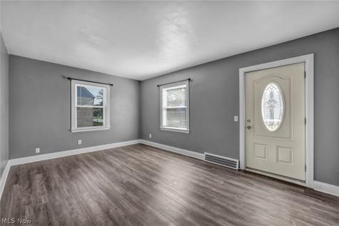 208 Longfellow Street Elyria OH 44035