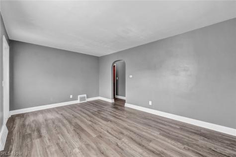 208 Longfellow Street Elyria OH 44035